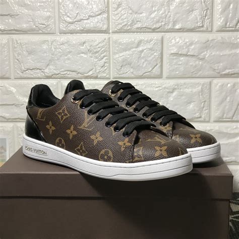 louis vuitton tenis hombre|Louis Vuitton low top sneakers.